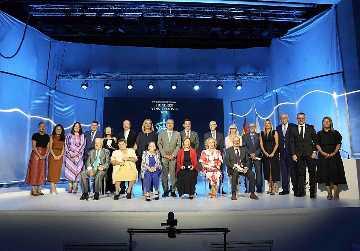 San Bartolomé rinde homenaje a once vecinos que han dejado huella en el municipio