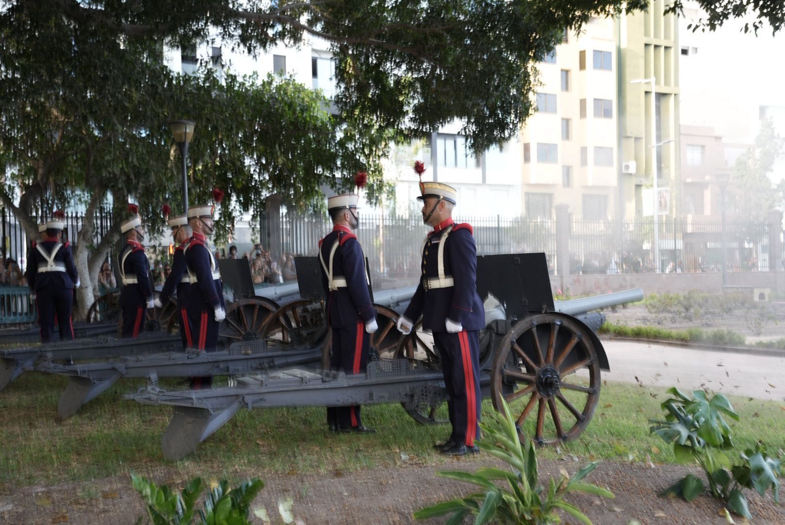 La Naval revive la historia: la recreación de la batalla naval llena de luz y tradición las calles de La Isleta