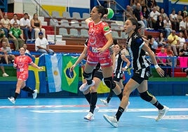 El Rocasa, sin fortuna, se quedó sin tiempo para remontar el choque ante el conjunto malacitano.