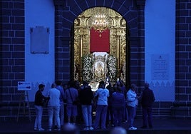 La Subida al Camarín fue seguida desde dentro y fuera de la basílica de Teror.