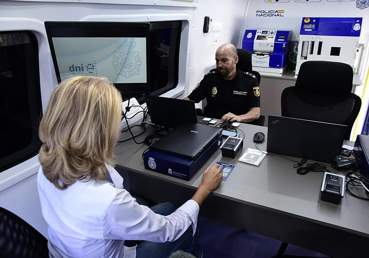 Así son las nuevas unidades móviles de documentación de la Policía Nacional