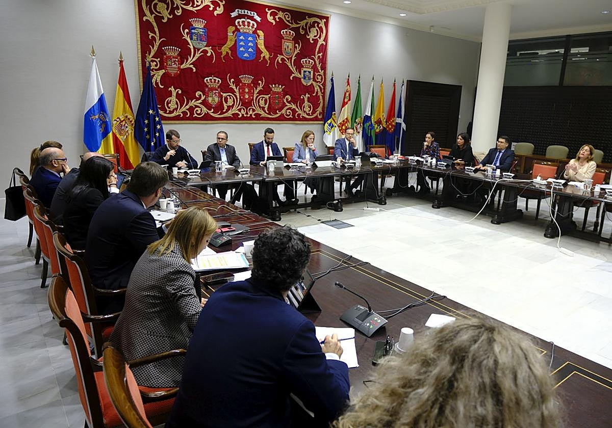 Imagen de archivo de una de las sesiones de la comisión parlamentaria.