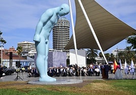 El gesto que une dos pueblos: Las Palmas inaugura el Greetingman