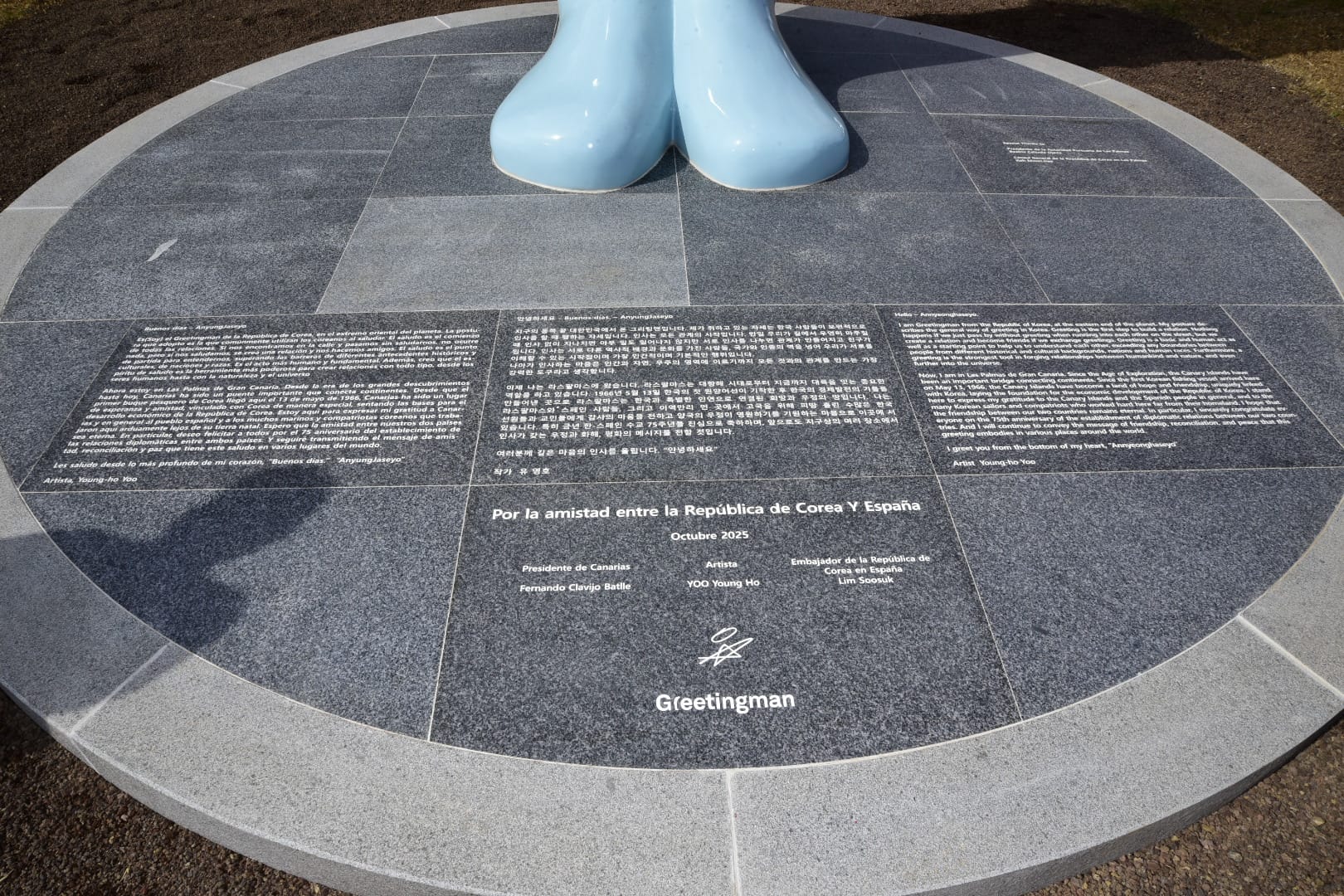 El gesto que une dos pueblos: Las Palmas inaugura el Greetingman