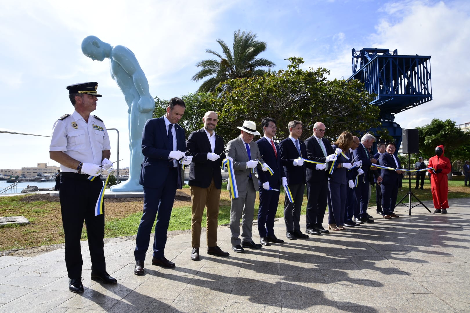 El gesto que une dos pueblos: Las Palmas inaugura el Greetingman