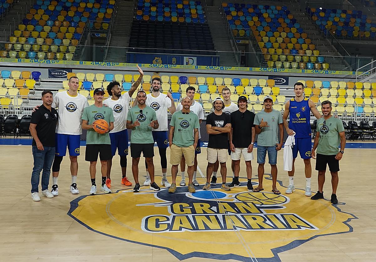 Varios de los mejores riders del Gran Canaria Frontón King 2025 compartieron experiencias con los jugadores del Dreamland Gran Canaria en las instalaciones del Gran Canaria Arena.