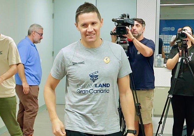 El entrenador Jaka Lacovic, antes de entrar en la rueda de prensa.