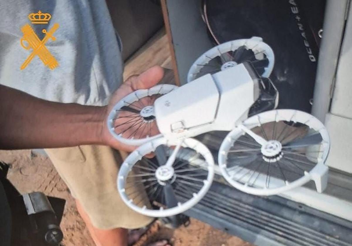 La Guardia Civil identifica y sanciona a un piloto de dron por volar en zona restringida cerca del Aeropuerto de Fuerteventura