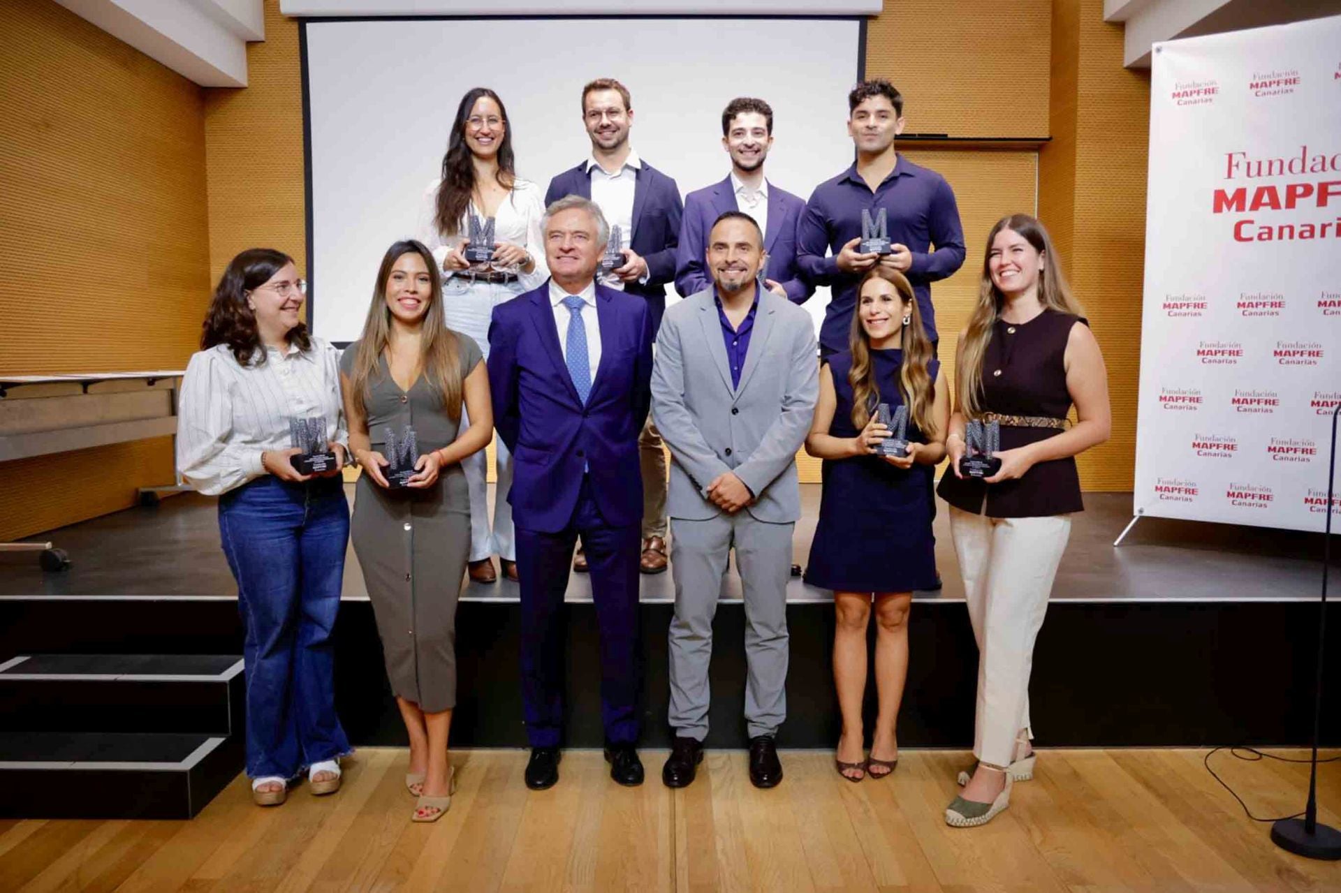 Imágenes del acto de entrega de los premios y becas MIR, de la Fundación Mapfre Canarias 2025