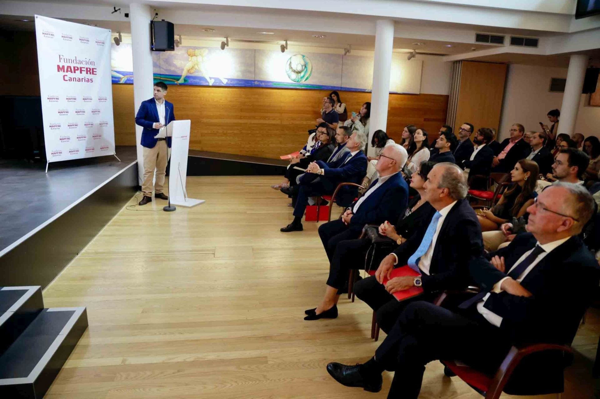 Imágenes del acto de entrega de los premios y becas MIR, de la Fundación Mapfre Canarias 2025