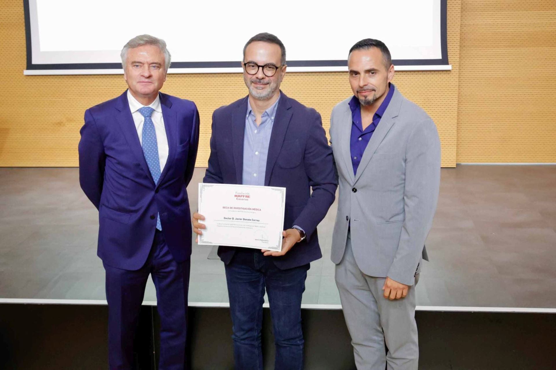 Imágenes del acto de entrega de los premios y becas MIR, de la Fundación Mapfre Canarias 2025