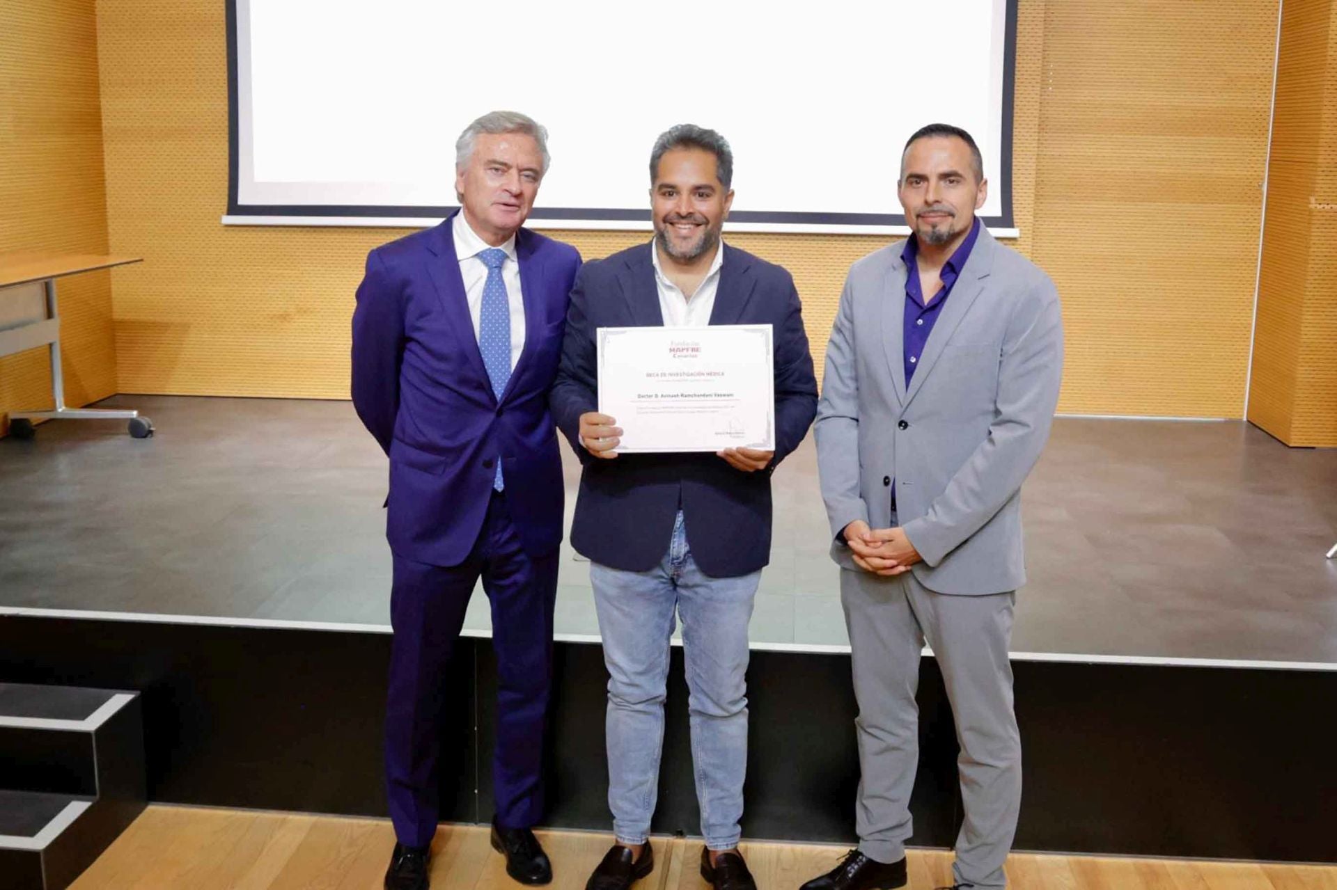 Imágenes del acto de entrega de los premios y becas MIR, de la Fundación Mapfre Canarias 2025