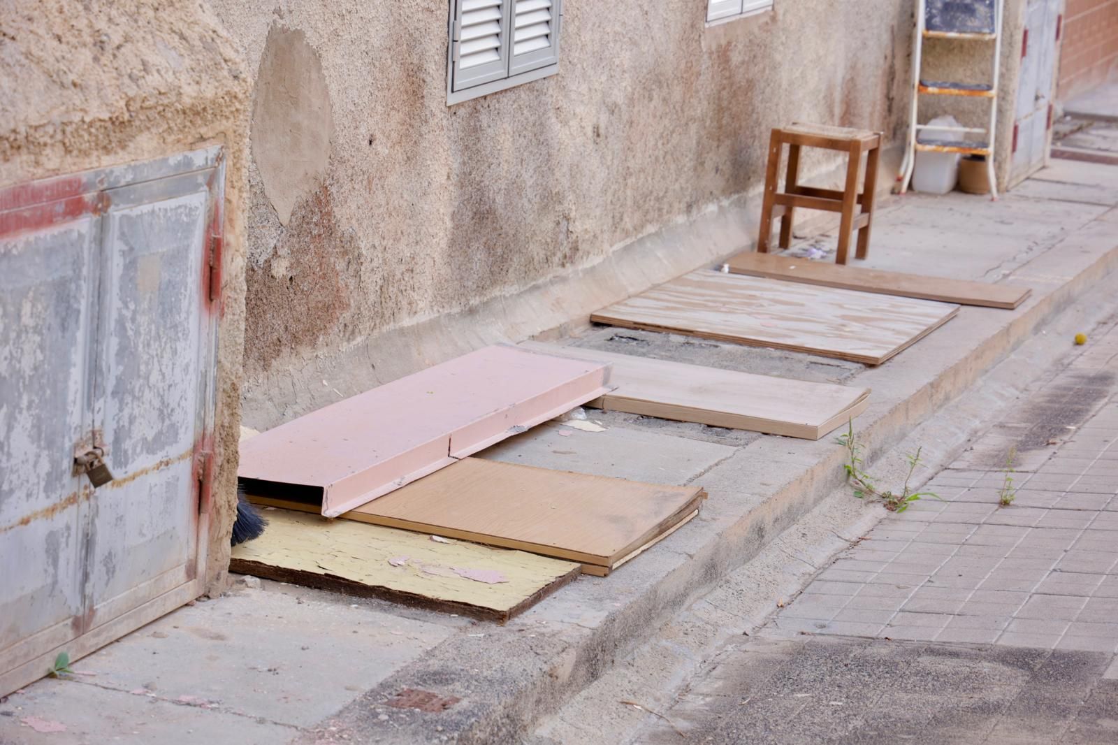 Vecinos de Escaleritas denuncian el mal estado de sus patios interiores