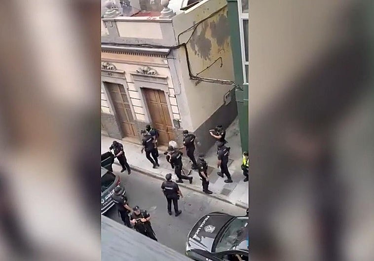 La Policía Nacional desarticula un importante punto de venta de drogas dirigido por 'El Guaca'.