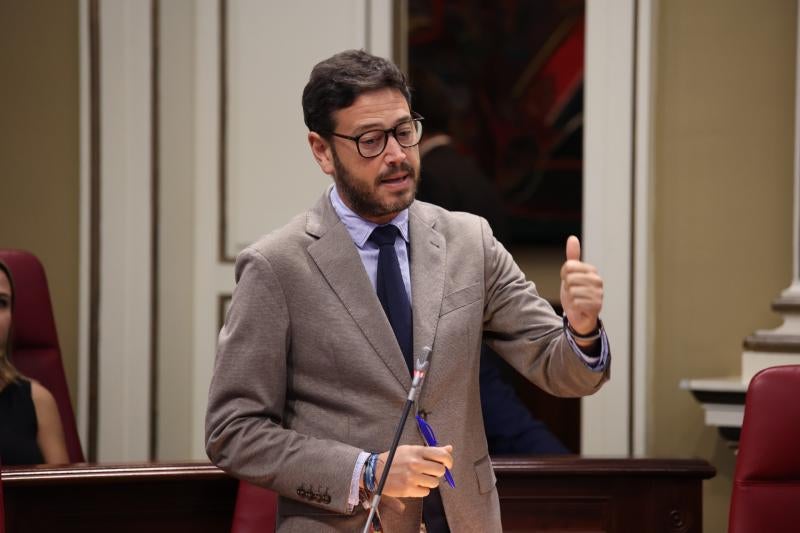 El PP de Canarias vira su discurso de la inmigración hacia Vox en línea con el giro dado a nivel nacional