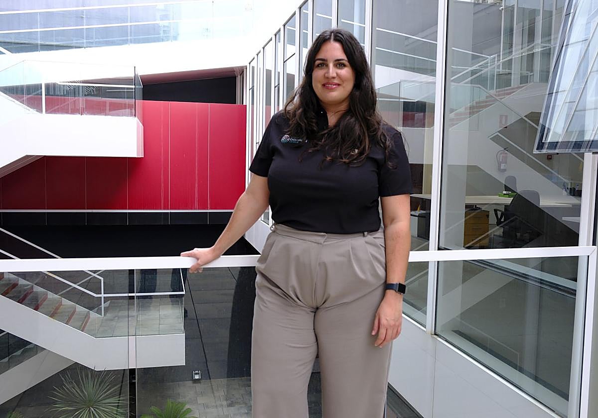 Prado Tejera posa sonriente en su visita a las instalaciones de Canarias7 este martes.