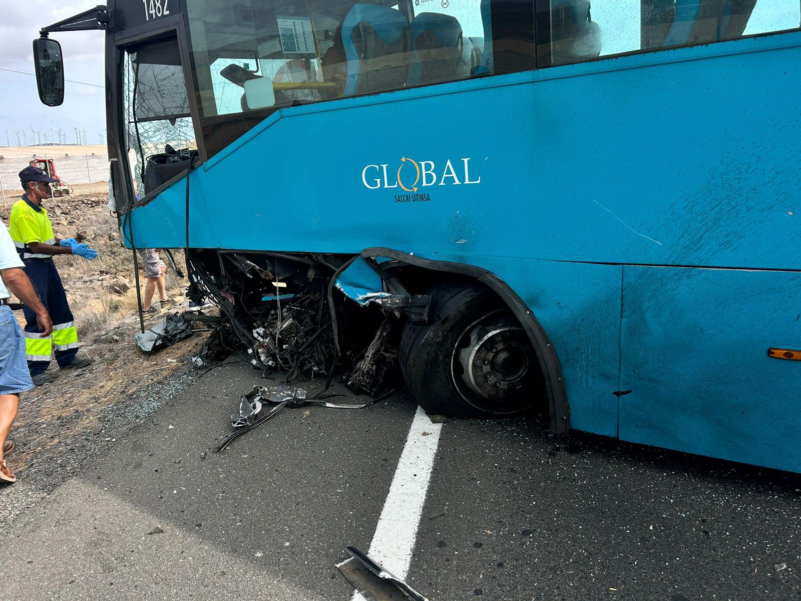 Así quedó el coche del narcotraficante tras chocar con una guagua en la GC-500