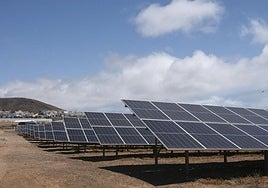 Imagen de un parque fotovoltaico en Gran Canaria.