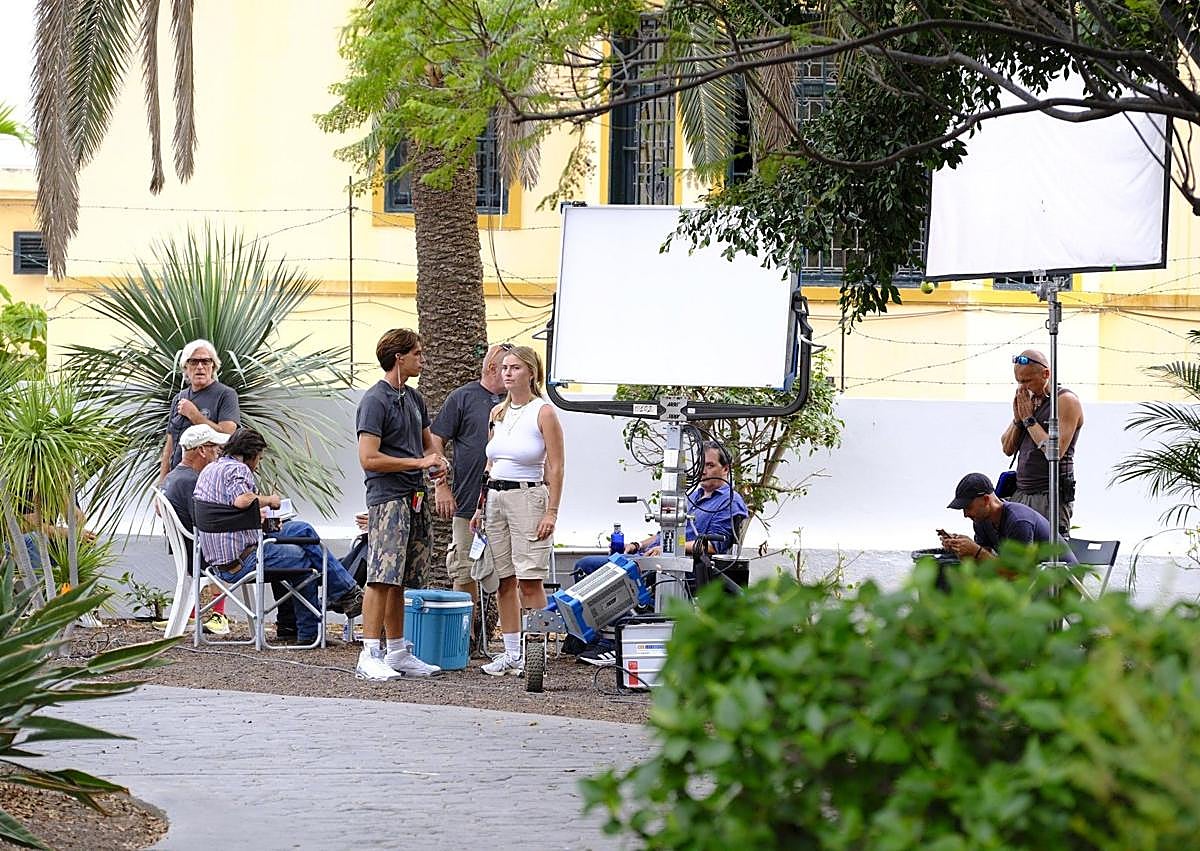 Imagen secundaria 1 - Distintos momentos del rodaje, en Ciudad Jardín y la Isleta.