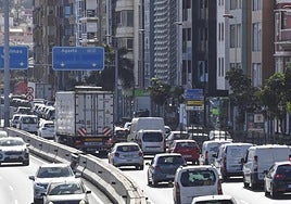Imagen de tráfico denso en la capital grancanaria.