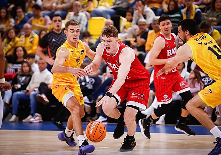 El examarillo Steinbergs, defendido por Samar y Pelos, en el duelo de la pasada campaña en Manresa.