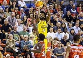 Angola transforma un triple en territorio manresano.