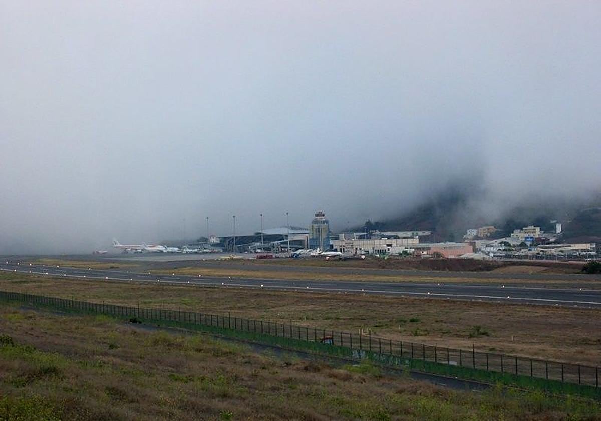Niebla en el Aeropuerto de Tenerife Norte.