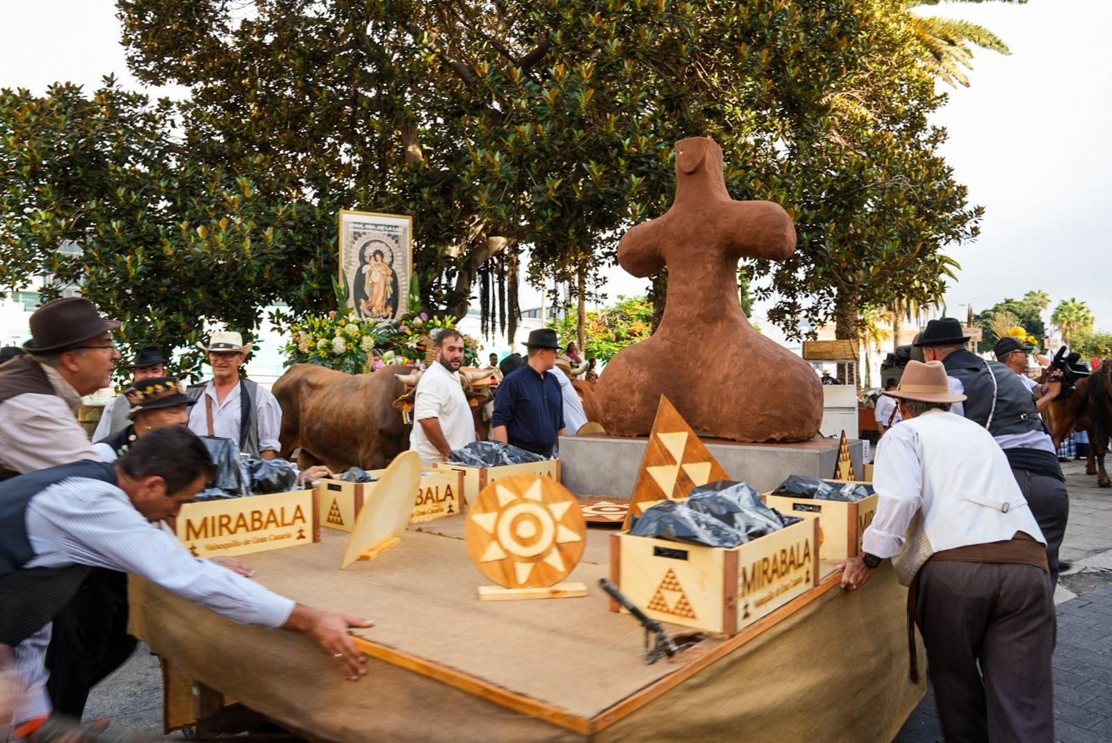 Las mejores imágenes de la romería ofrenda de La Naval