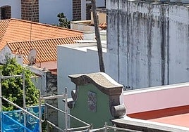 Simbología franquista en la fachada del Juzgado de Paz de Teror.