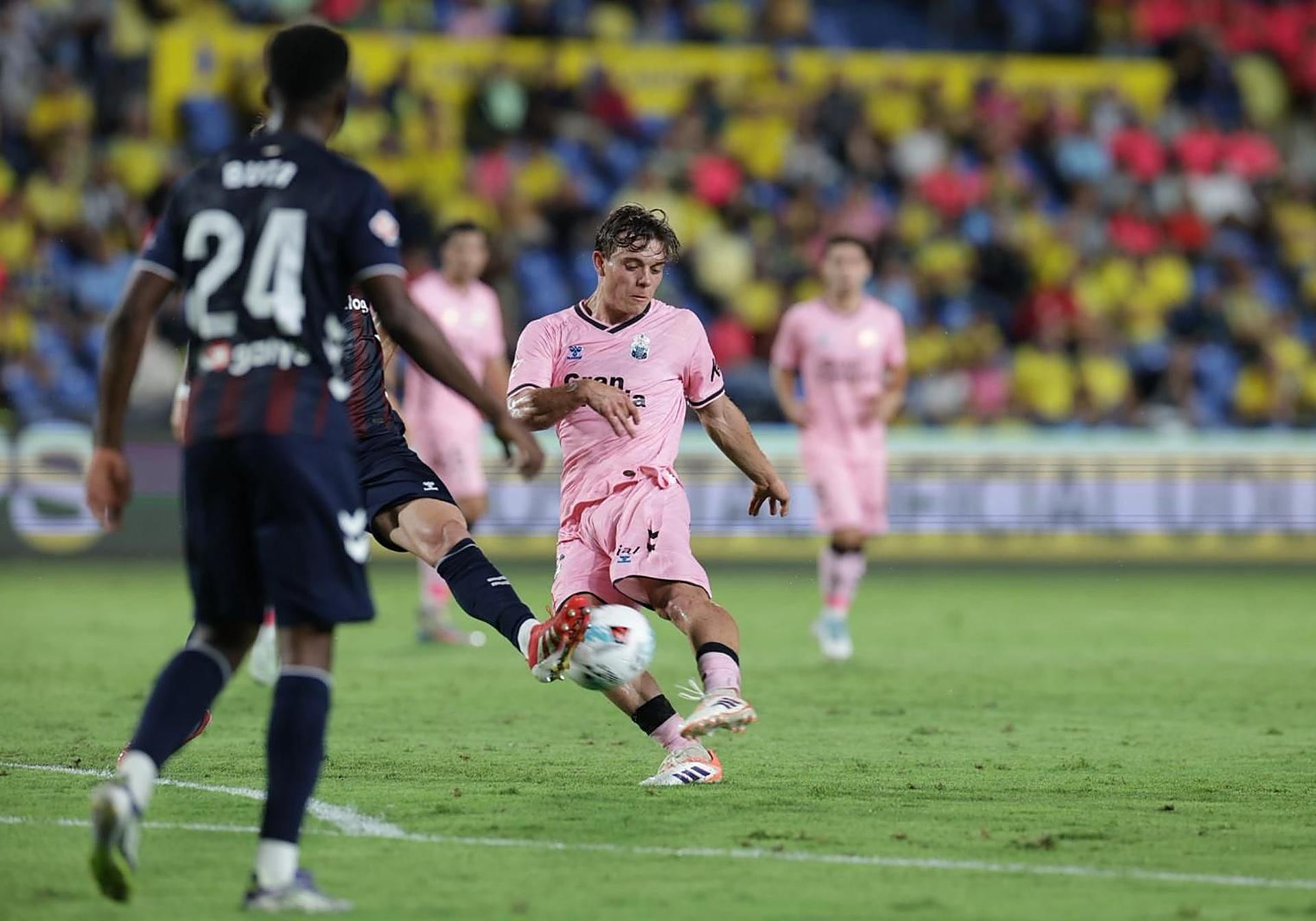 Amatucci dispara a portería.