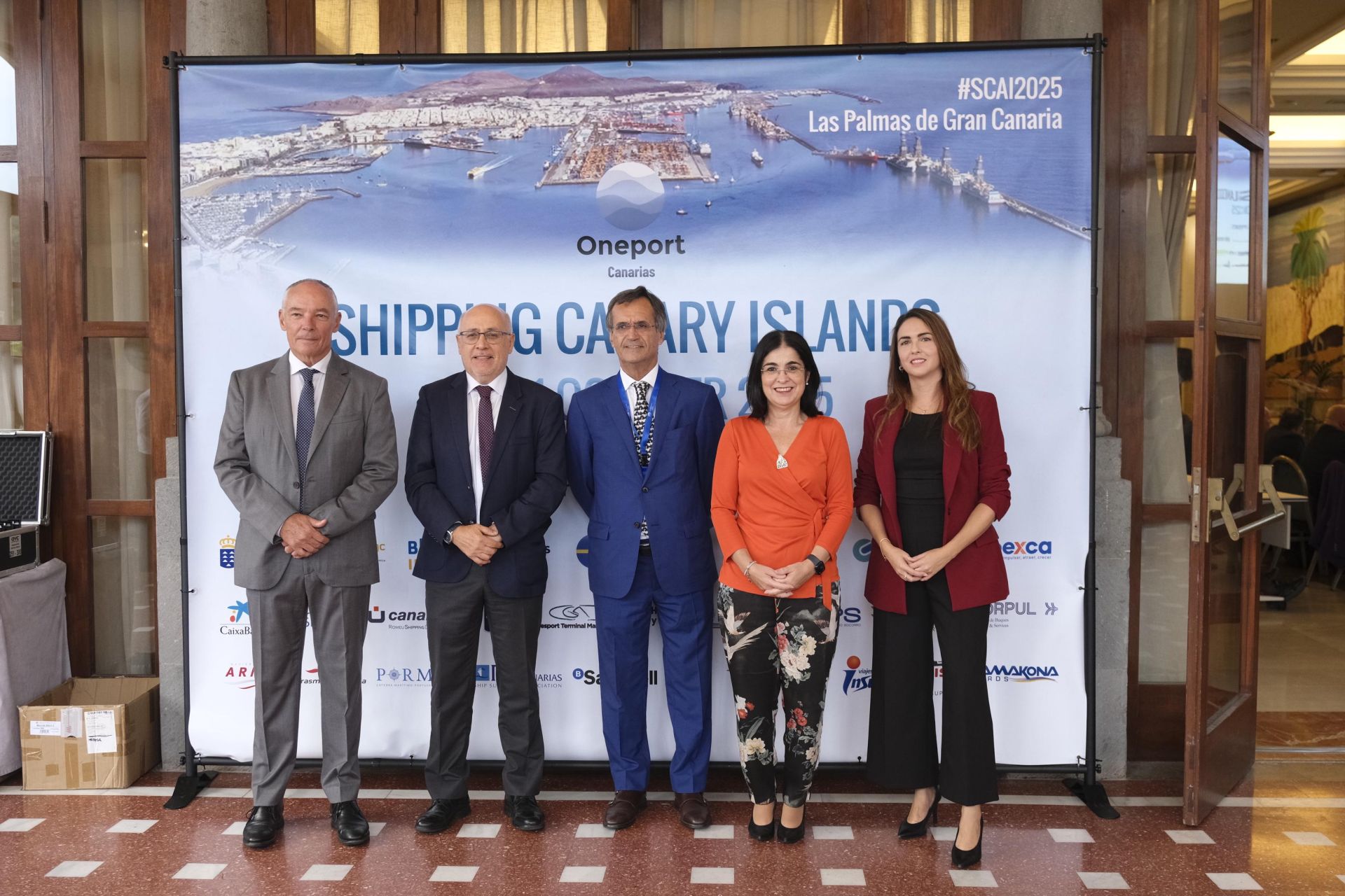 El sector marítimo debate sobre el futuro de los puertos canarios