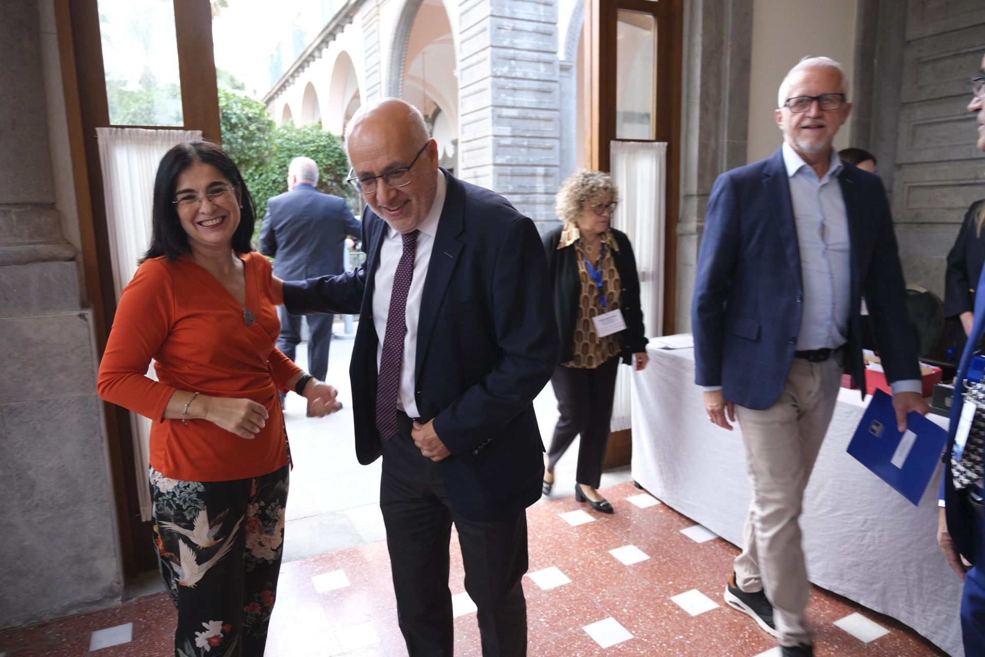 El sector marítimo debate sobre el futuro de los puertos canarios