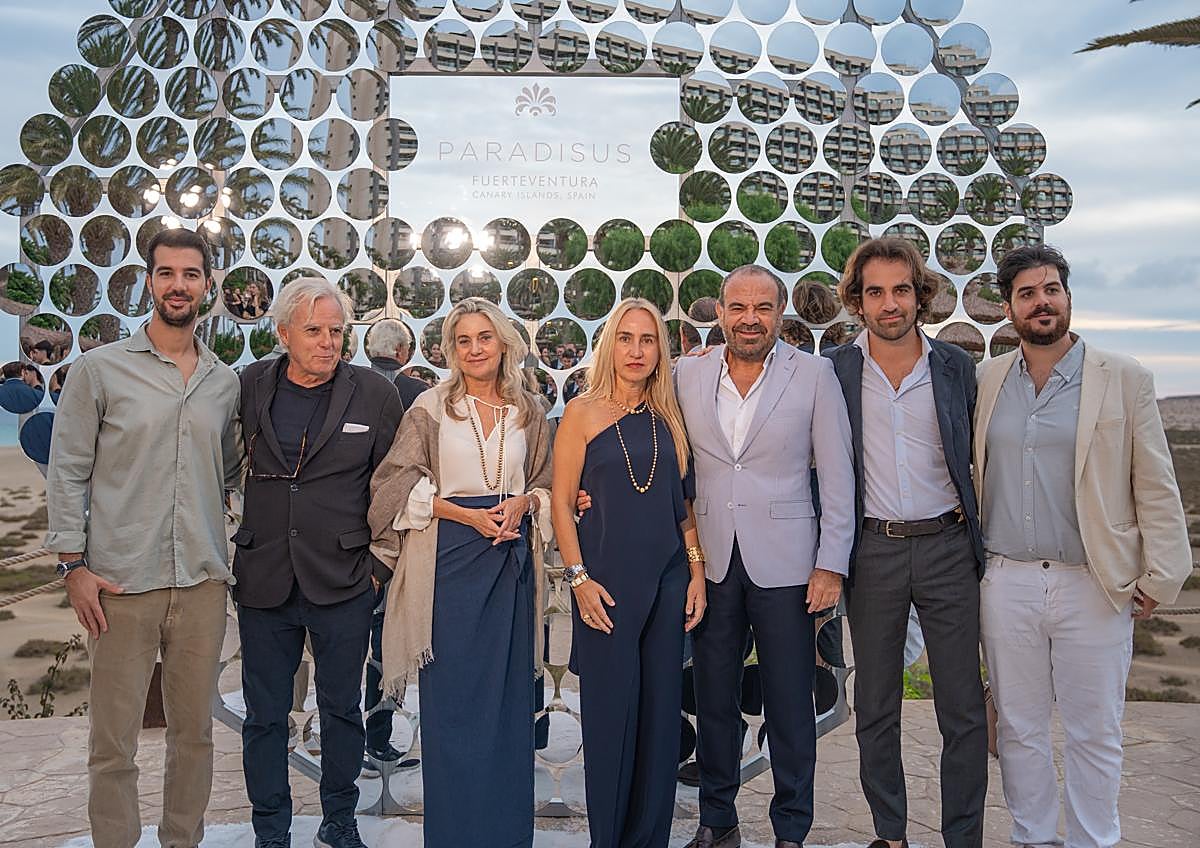 Imagen secundaria 1 - Varios momentos de la inauguración de la modernización del hotel en playa de la Barca, en el municipio de Pájara.
