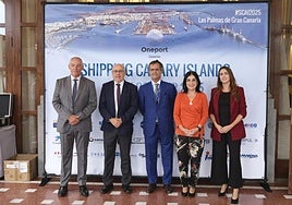 Luis Padilla, Antonio Morales, José Mayor, Carolina Darias y Betsabé Morales este lunes.