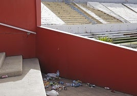 La limpieza brilla por su ausencia, al tiempo que los toldos de la Naciente son casi inexistentes.