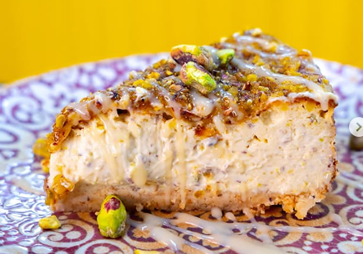 Imagen principal - Tartas de queso artesanales de distintos sabores.