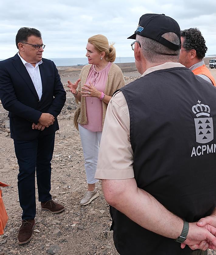 Imagen secundaria 2 - El consejero de Política Territorial, Cohesión Territorial y Aguas, Manuel Miranda, y la directora ejecutiva de la Agencia Canaria de Protección del Medio Natural (ACPMN), María Montserrat Ortega, se trasladaron hasta Matas Blancas.