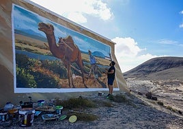 El artista majorero pinta un estampa de la Fuerteventura agrícola.