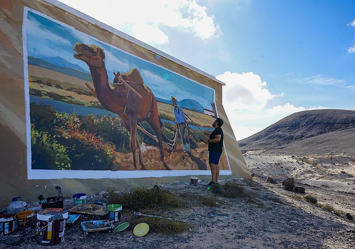 El artista majorero pinta un estampa de la Fuerteventura agrícola.