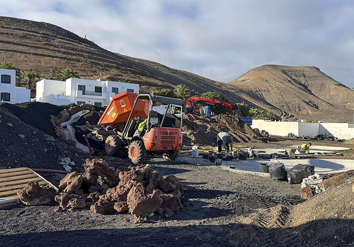Proceso de armado del nacimiento en Yaiza.