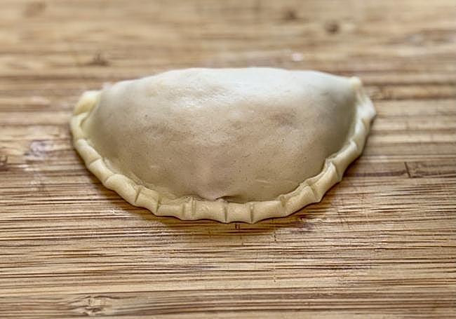 Cerramos y sellamos las empanadillas