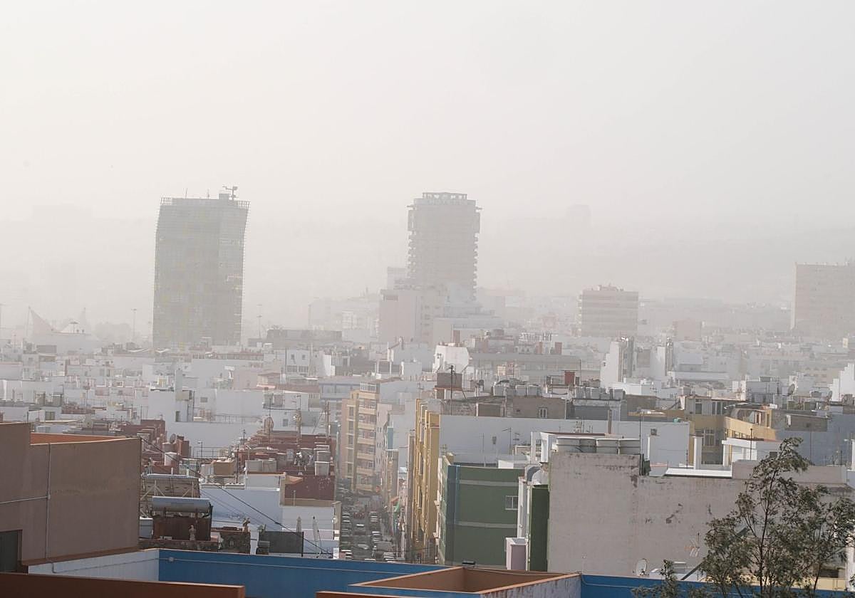 Día de calima en Las Palmas de Gran Canaria.