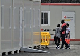 Uno de los menores llegados a El Hierro esta semana junto a un adulto y una voluntaria.