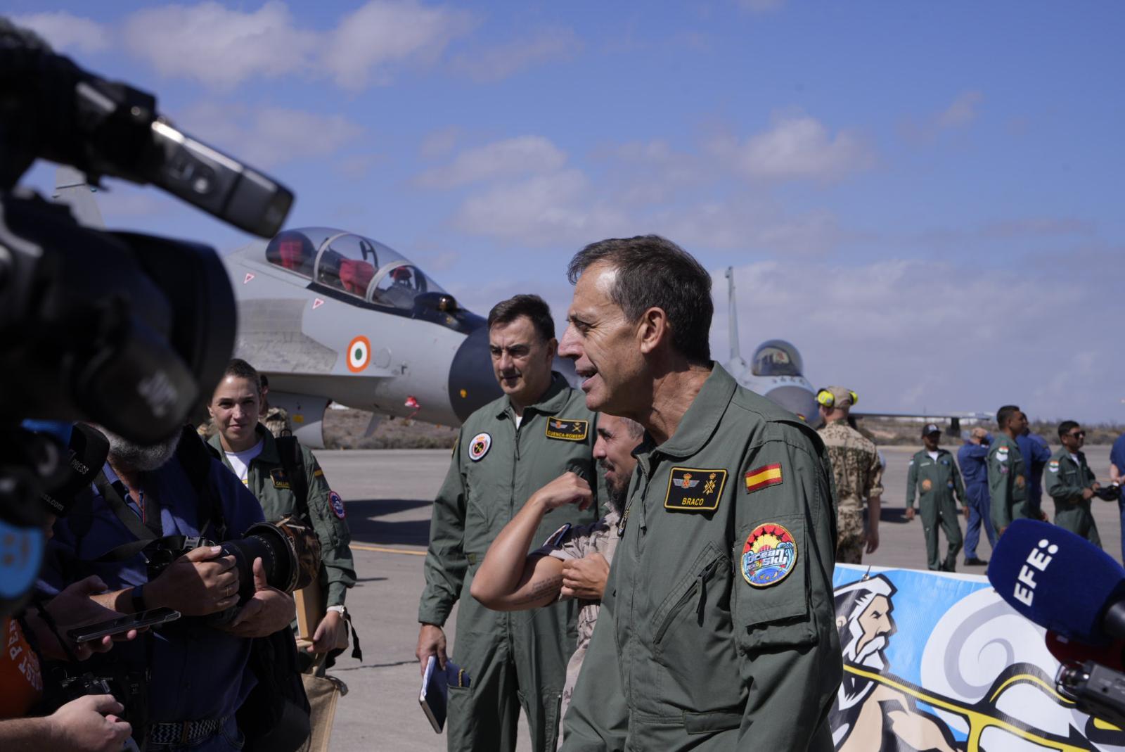 El Ejército del Aire informa en la Base Aérea de Gando, en imágenes