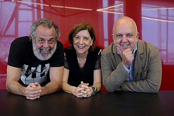 De izquierda a derecha, Luifer Rodríguez, Mari Carmen Sánchez y Antonio Lorenzo, creadores y representantes de Zalakadula, en las instalaciones de CANARIAS7.