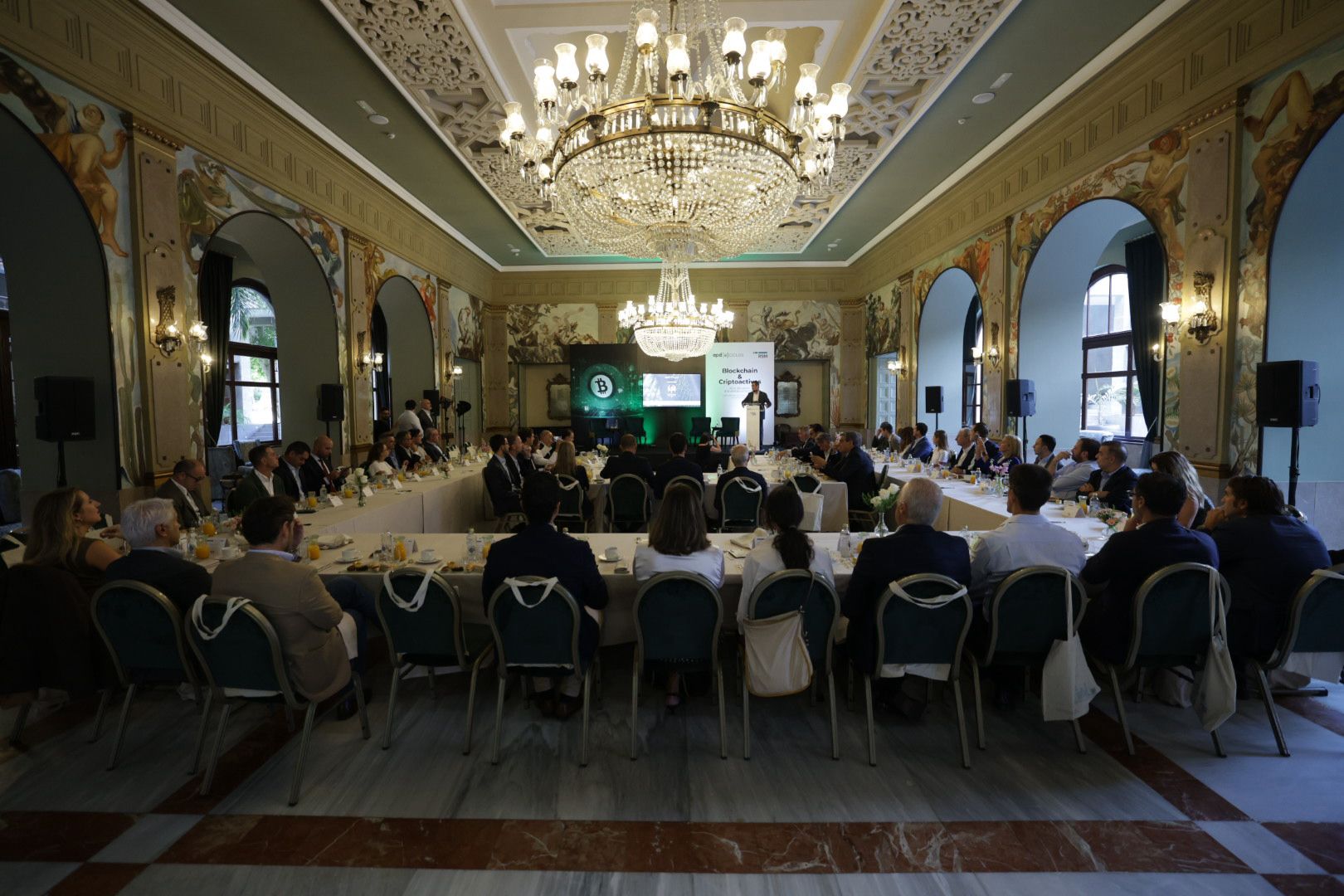 La APD pone el foco en las implicaciones del blockchain y los criptoactivos