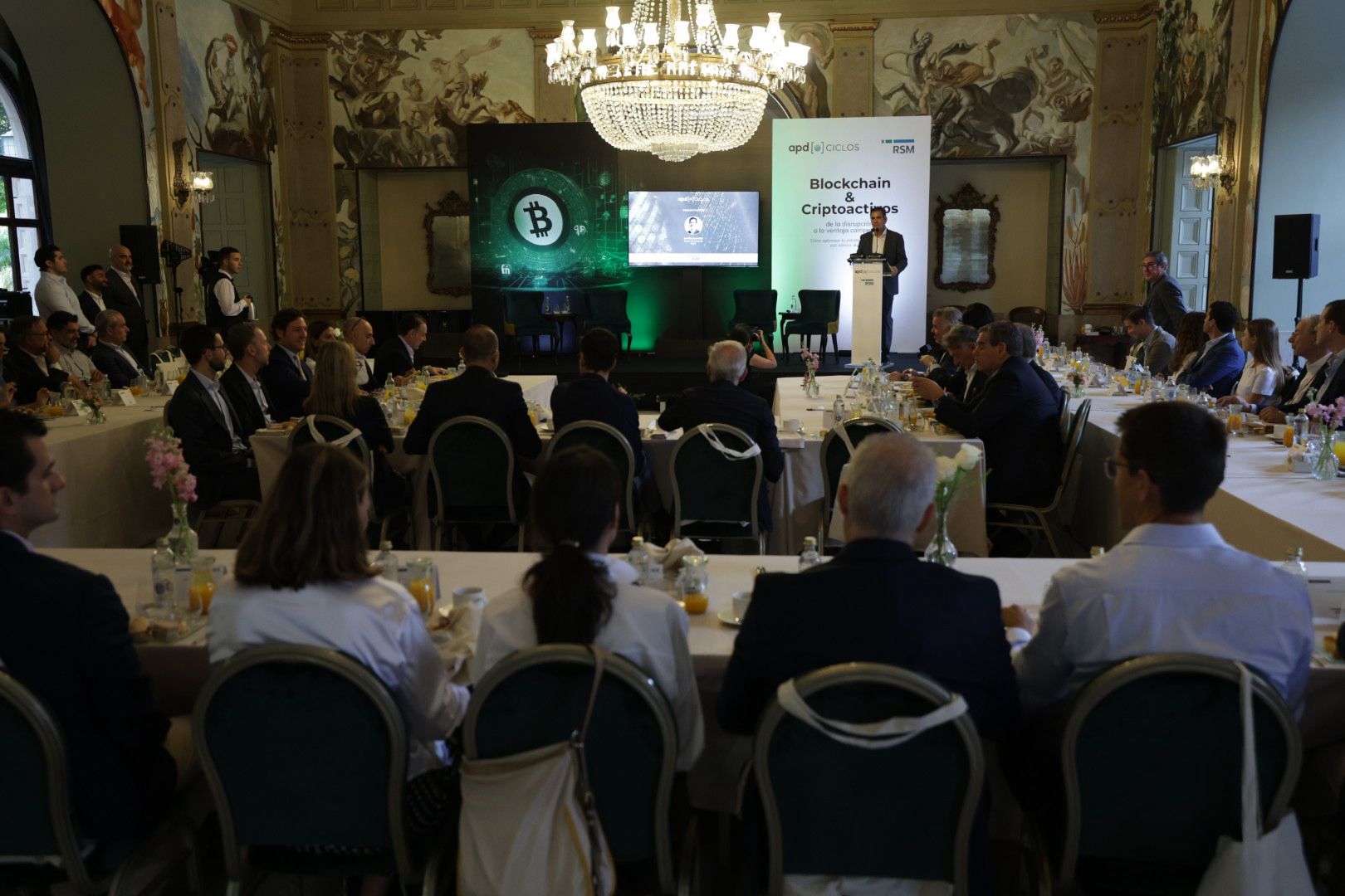 La APD pone el foco en las implicaciones del blockchain y los criptoactivos