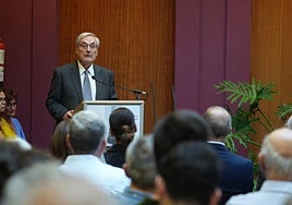 José Medina, presidente de la Fundación Juan Negrín, durante el acto de este viernes.
