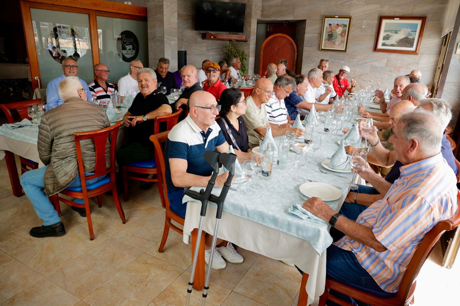 Emotivo almuerzo entre veteranos y antiguos dirigentes de filiales de la UD Las Palmas
