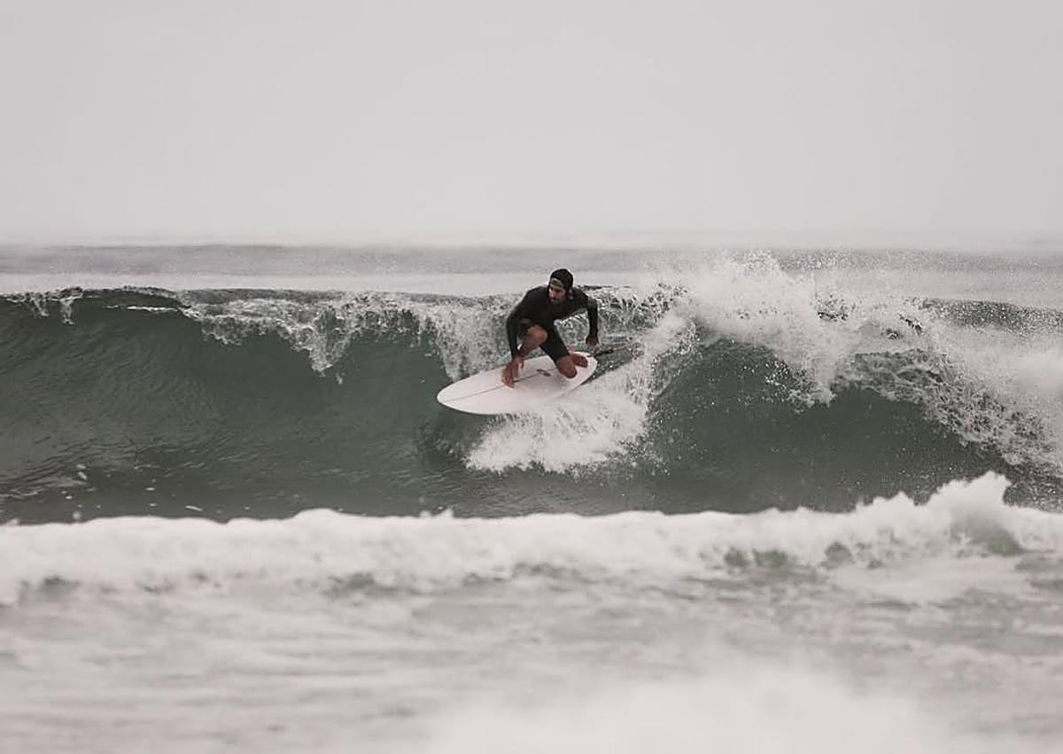 Imagen secundaria 1 - Arriba, Gary en el Campeonato de Europa celebrado en Galicia. Abajo a la izqueirda, en plena acción. A la derecha, en el Nacional de La Cícer, donde se coronó también campeón.